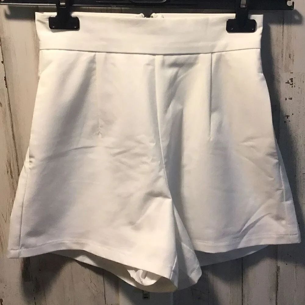 Sexy shorts, rear zip by princess Polly size 2